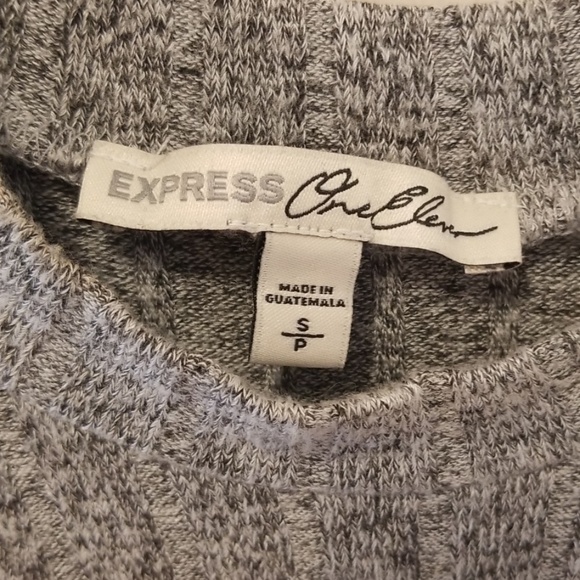 Express Ribbed Cold Shoulder Top - Picture 4 of 6